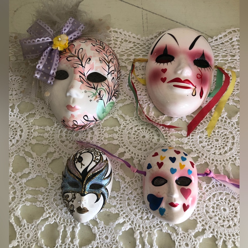 Bundle 4 ceramic Mardi gras masquerade style masks. Wall hanging art. Vintage
